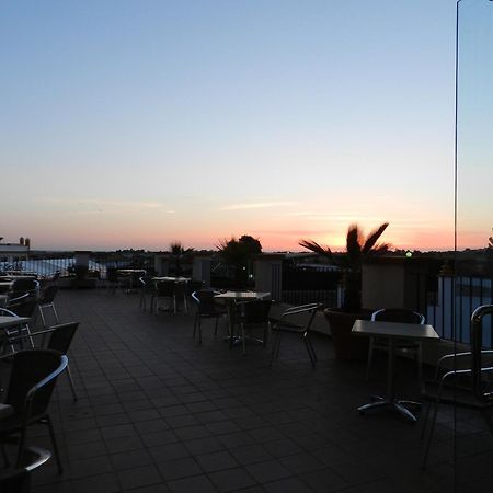 Hotel Balneario De Chiclana ชิกลานา เด ลา ฟรอนเตรา ภายนอก รูปภาพ