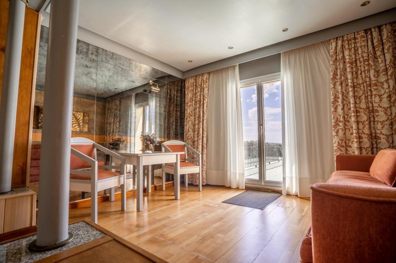 Hotel Balneario De Chiclana ชิกลานา เด ลา ฟรอนเตรา ภายนอก รูปภาพ